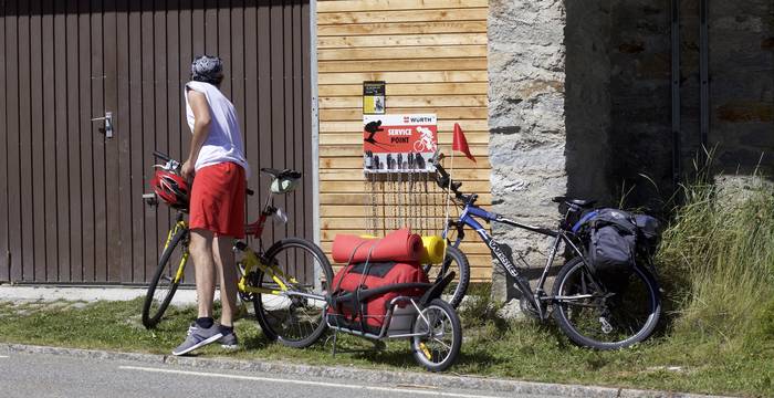 A disposizione anche una stazione con attrezzi per bici - © Andrea Persico