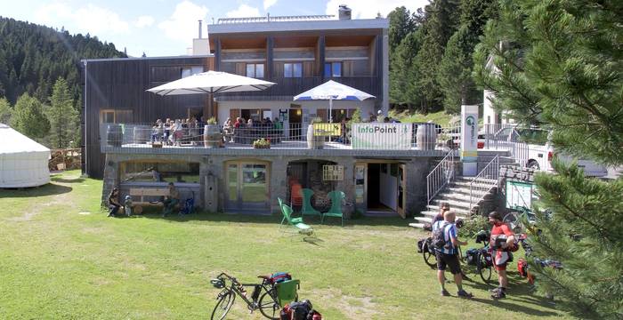 Terrazza e InfoPoint presso il Centro Pro Natura Lucomagno